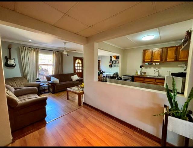 4 BEDROOM HOUSE FOR SALE IN PELLISSIER
